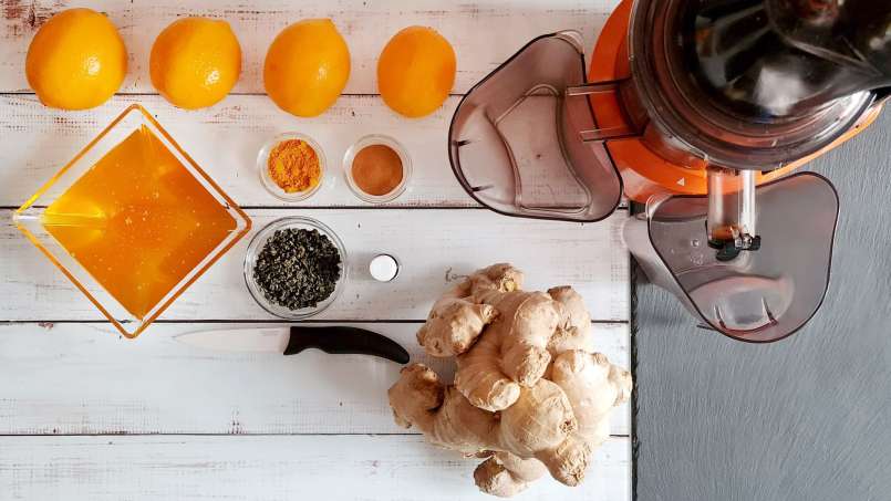 Jus jahe dengan madu, lemon, teh hijau, kunyit, kayu manis, dan mint